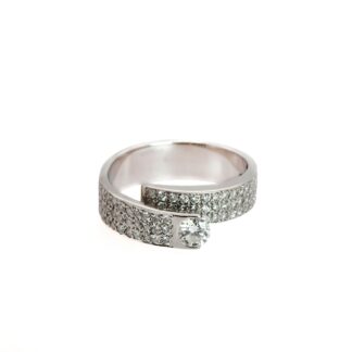 Weißgoldring mit Spannung