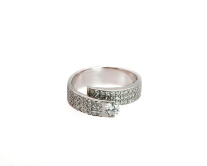 Weißgoldring mit Spannung